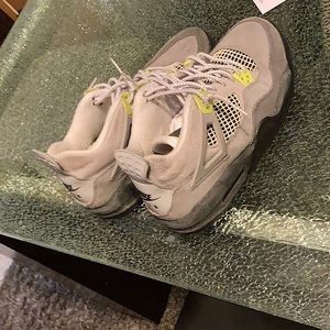 Jordan 4 retro se 95 neons